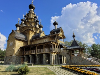 Храм Святых Апостолов Петра и Павла в Верхней Санарке
