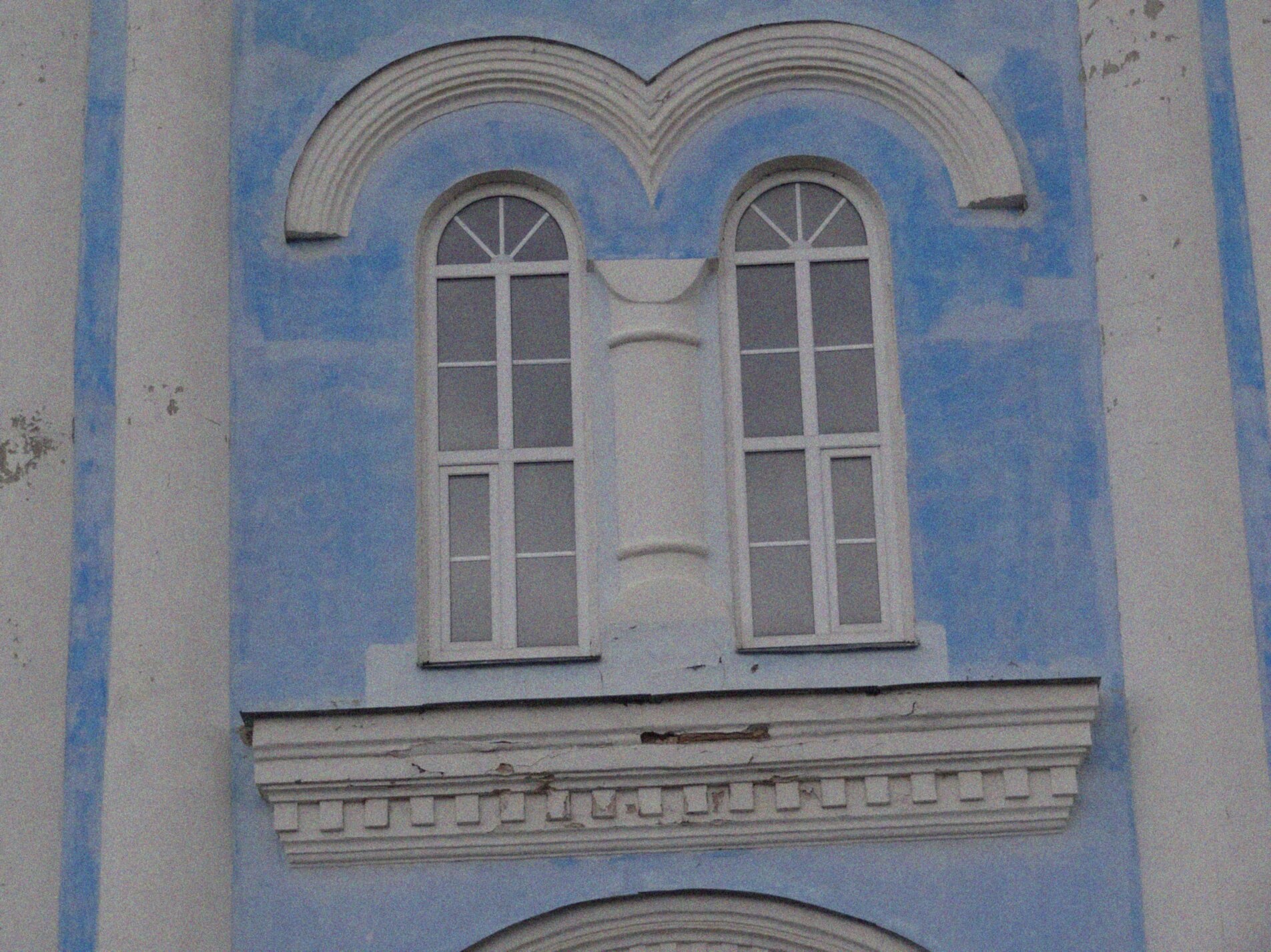 Фасад Церкви Покрова Пресвятой Богородицы в Каменске-Уральском