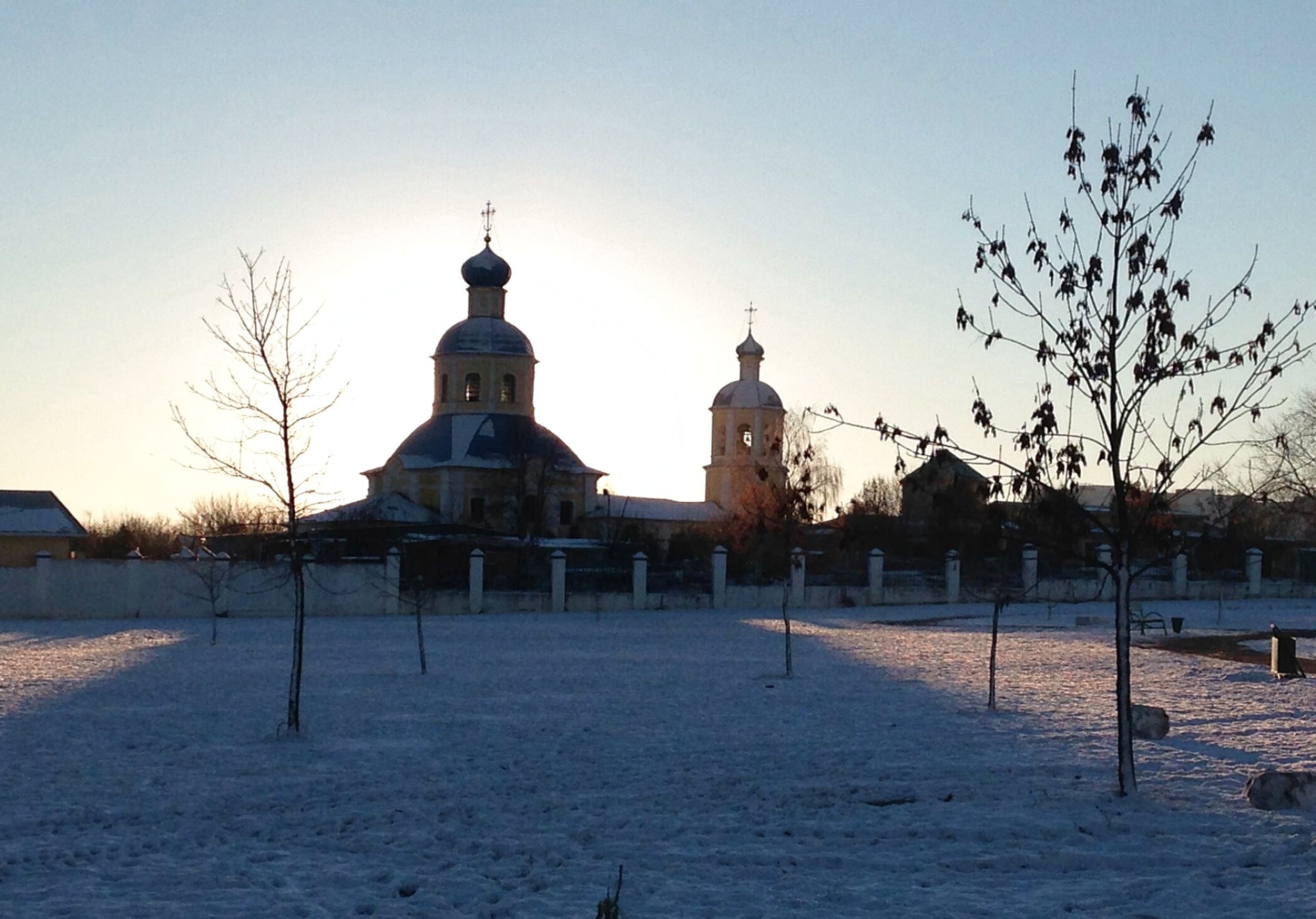 Храм Святых Апостолов Петра и Павла в Ясеневе - зимняя фотография