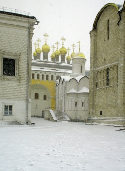 Верхоспасский собор и Церковь Ризоположения в зимнем Кремле