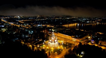 Ночная панорама Свято-Михайловского собора в Ижевске