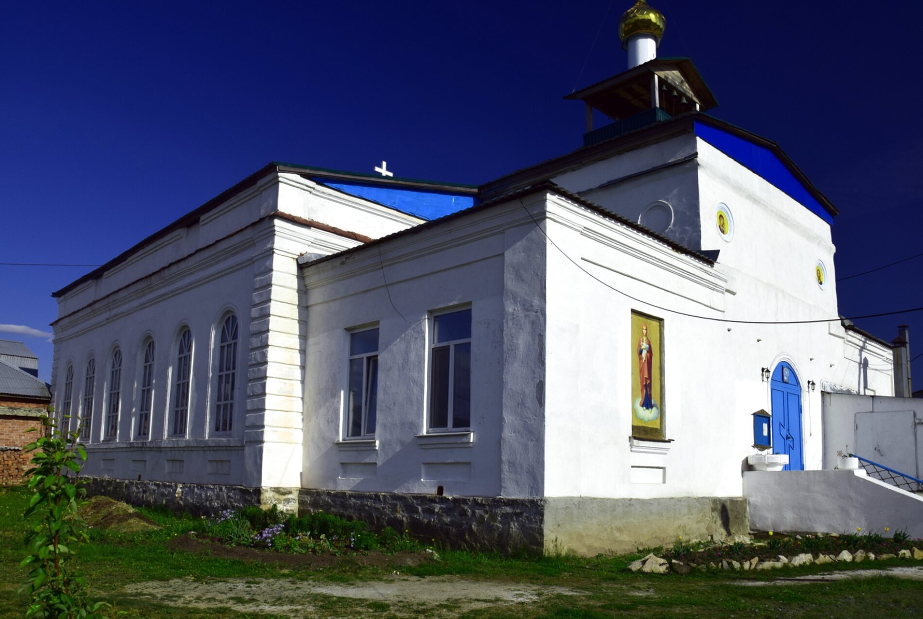 Храм Успения Пресвятой Богородицы в посёлке Белоярский