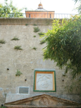 Древняя стена Свято-Георгиевского монастыря в Балаклаве