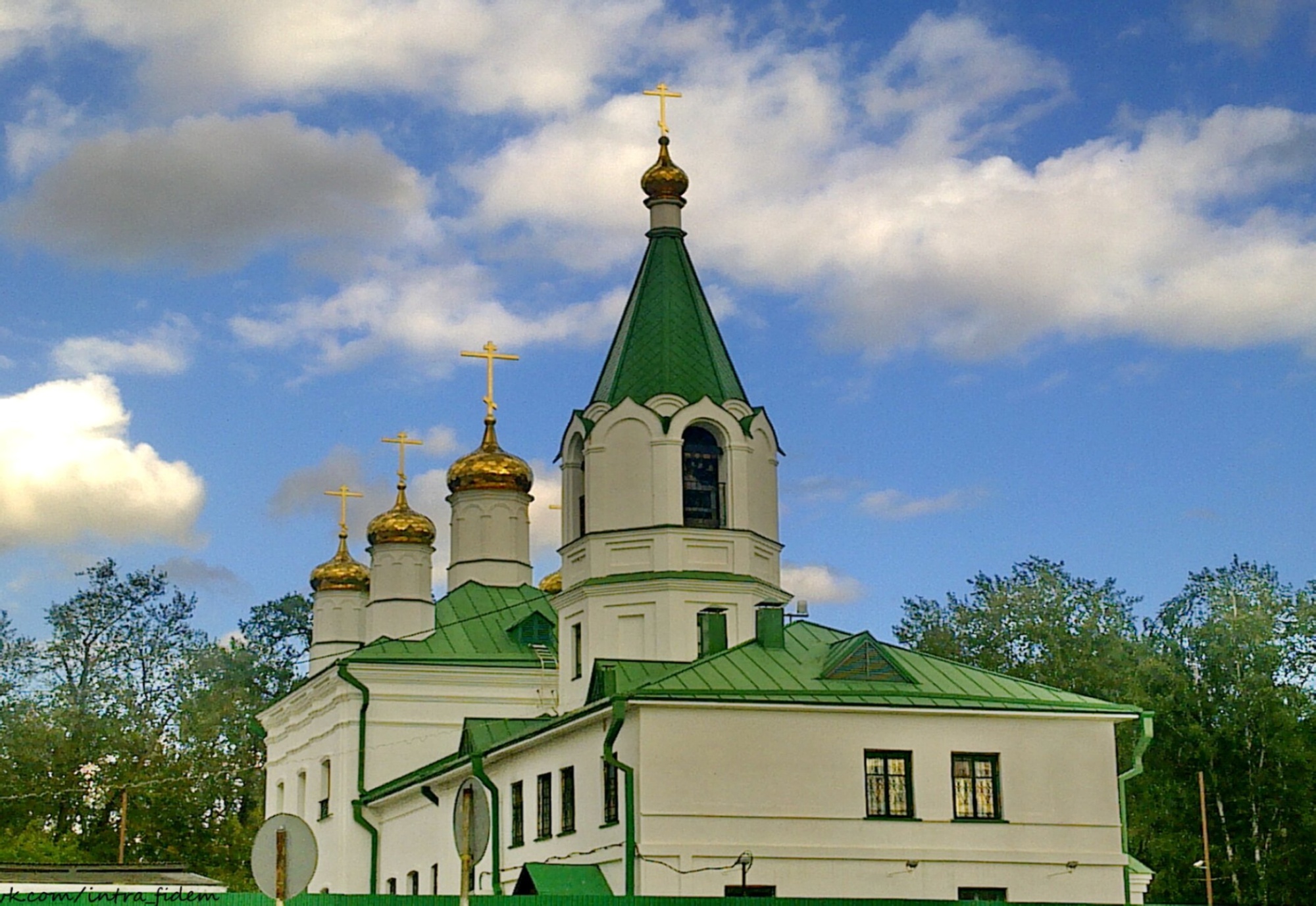 Храм в честь Успения Пресвятой Богородицы в городе Берёзовском