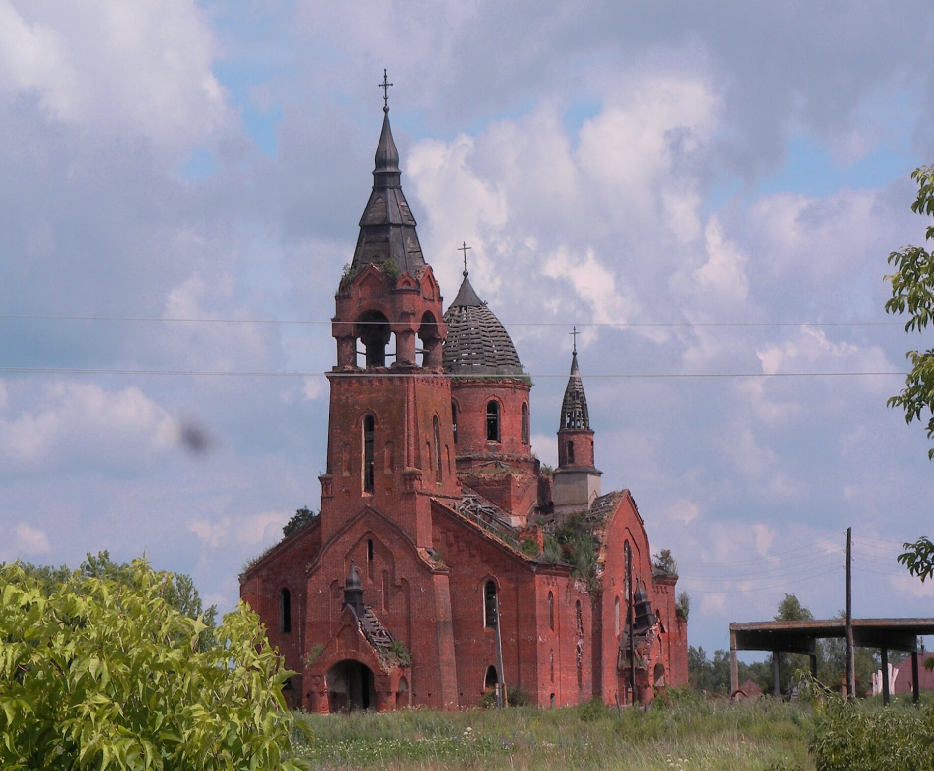 Введенская церковь в селе Пёт: история в камне