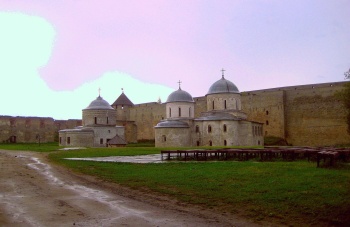 Ивангородская крепость: Никольская церковь и Успенский собор