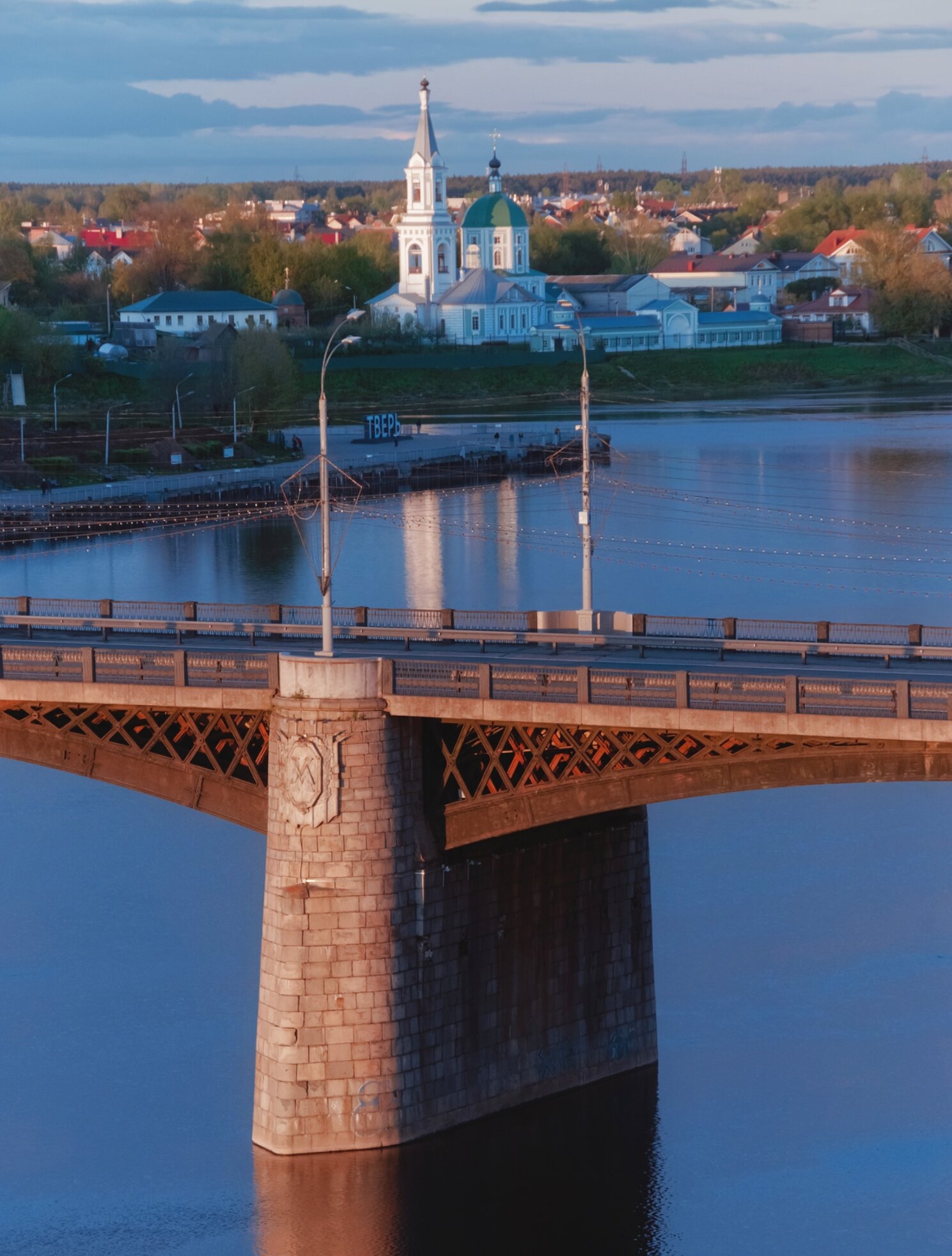 Новый Волжский мост и Успенский Отроч монастырь в Твери