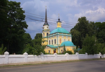 Храм Святых Первоверховных Апостолов Петра и Павла на Пятницком кладбище в Калуге