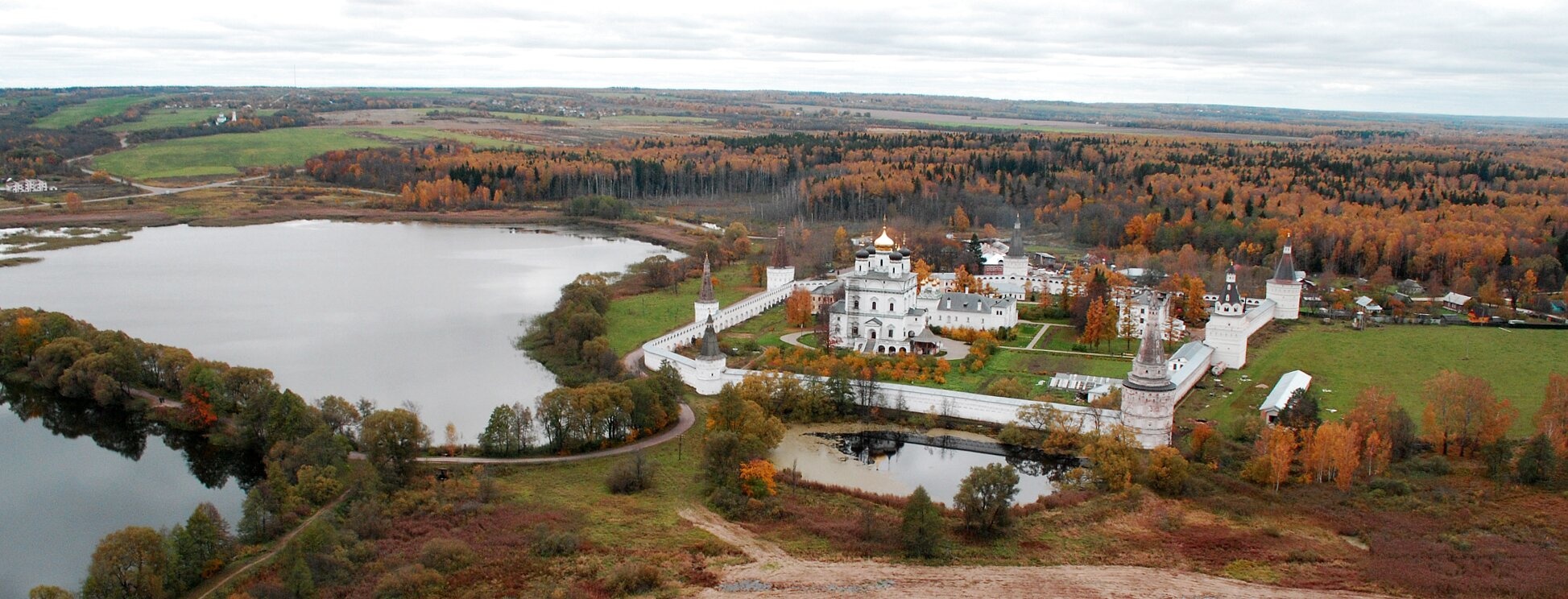 Иосифо-Волоцкий ставропигиальный мужской монастырь с высоты птичьего полёта