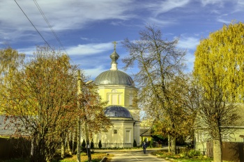 Церковь Николая Чудотворца в Торжке - осенняя фотография