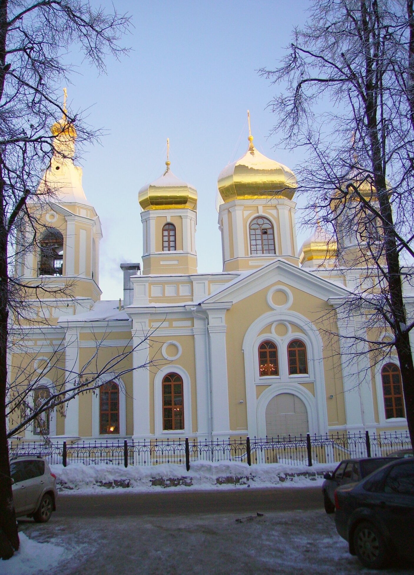 Храм Московских Святых на Славянской площади в Нижнем Новгороде