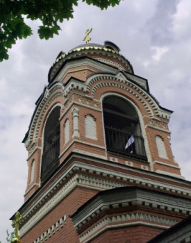 Колокольня храма иконы Божией Матери «Знамение» в Аксиньине