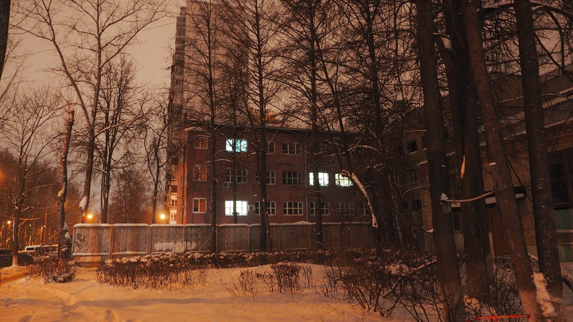 Храм Космы и Дамиана в Королёве - зимняя фотография
