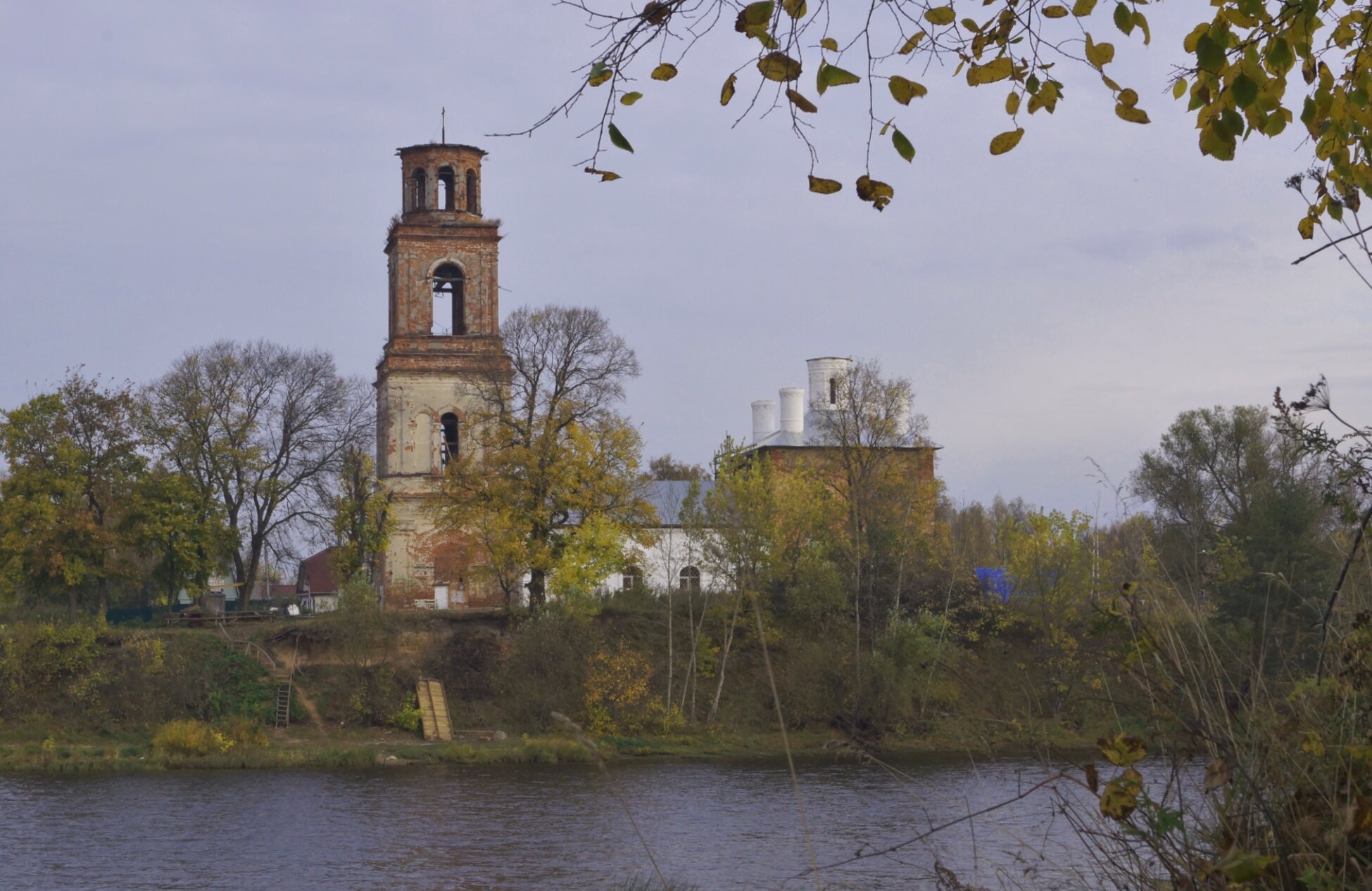 Храм Смоленской иконы Божией Матери в селе Устье