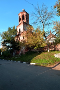 Колокольня и надвратная церковь в Серпухове