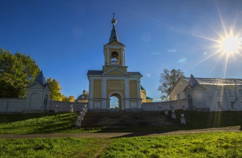 Введено-Оятский женский монастырь на берегу реки Оять
