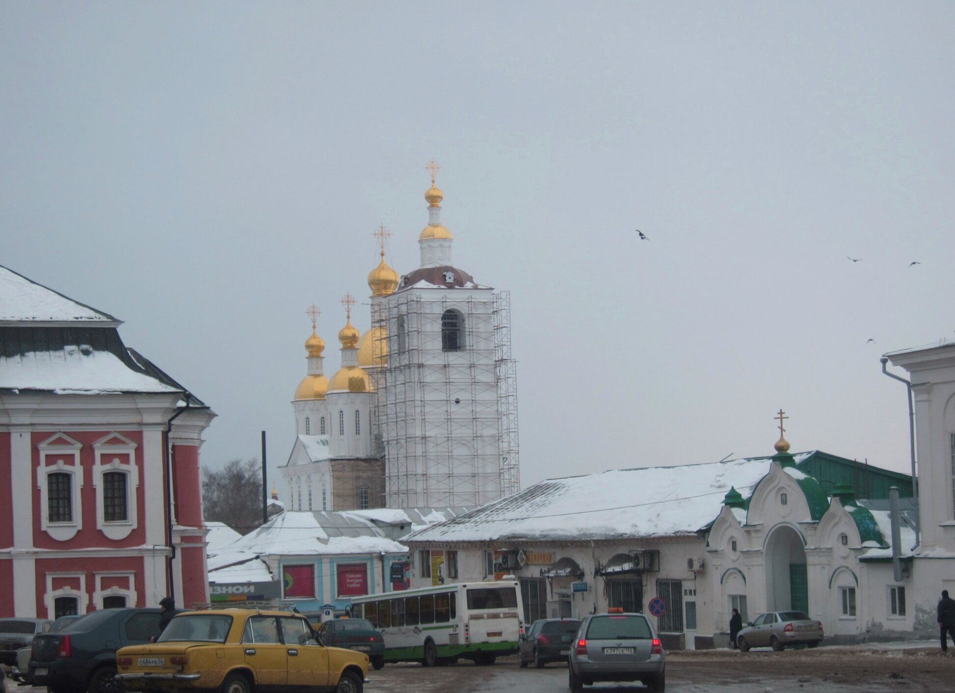 Благовещенский храм на Соборной площади Арзамаса в зимний период