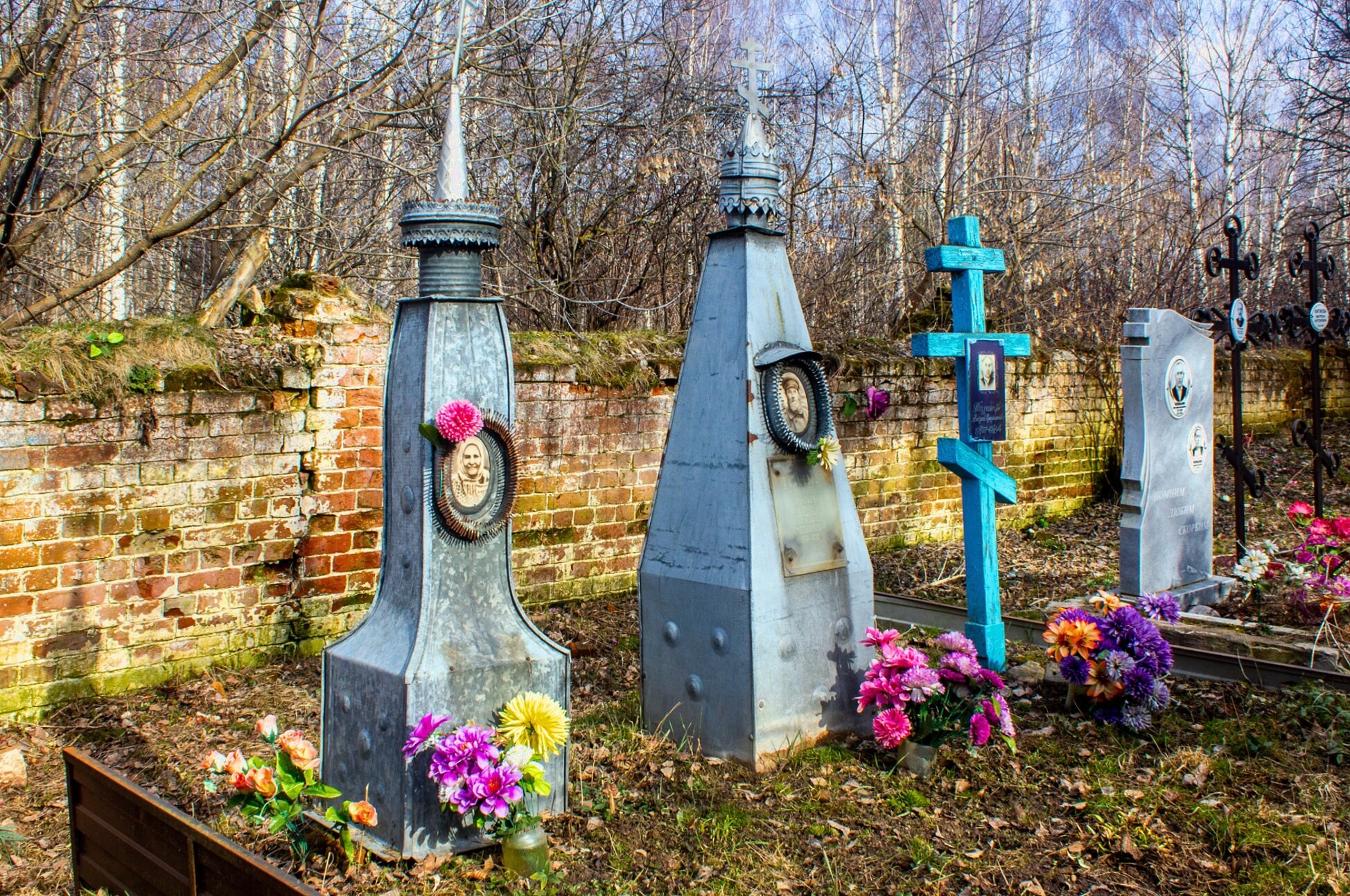 Кладбище Спасо-Преображенской церкви в Сухаренках