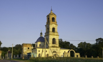 Церковь Троицы Живоначальной в Троице-Лобаново