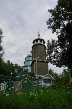 Деревянная Сретенская церковь в деревне Пески