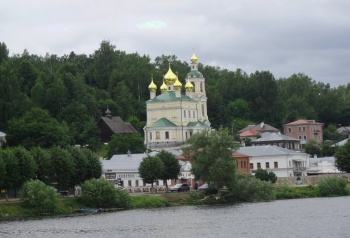 Воскресенская церковь в Плёсе на Волге