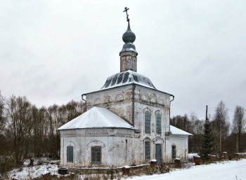 Храм Архангела Михаила в селе Архангел зимой