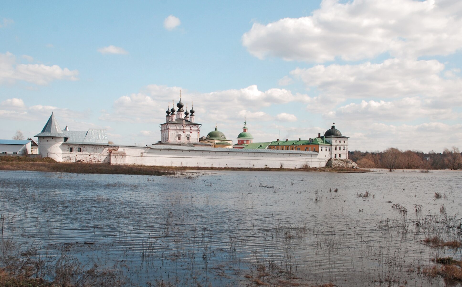 Свято-Троицкий Белопесоцкий монастырь в городском округе Ступино