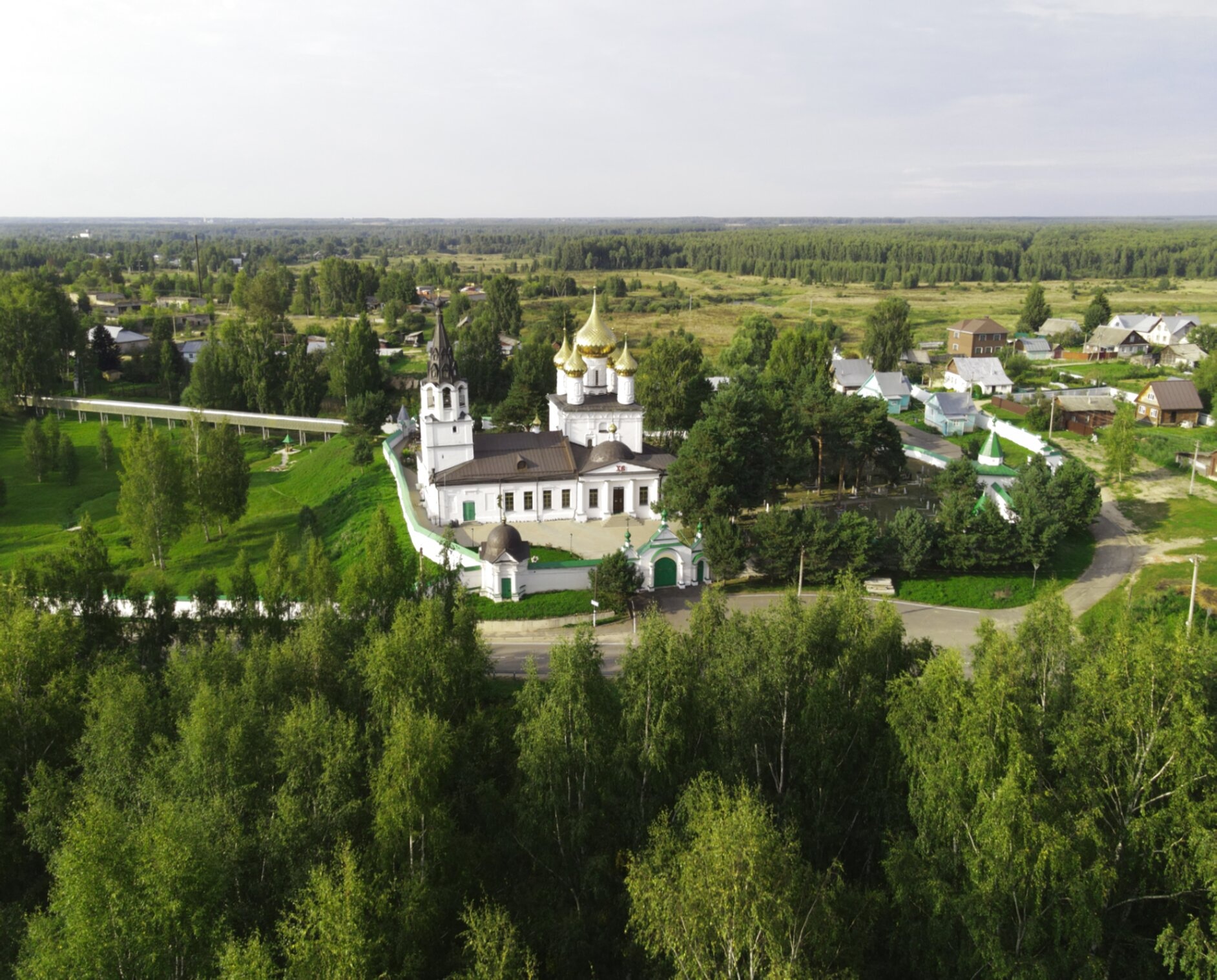 Троице-Сыпанов Пахомиево-Нерехтский женский монастырь с высоты птичьего полета
