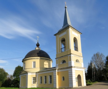 Храм Рождества Христова в деревне Сенино