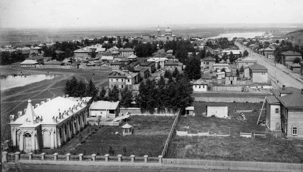 Исторический вид Северной слободы Уфы с храмом Симеона Верхотурского