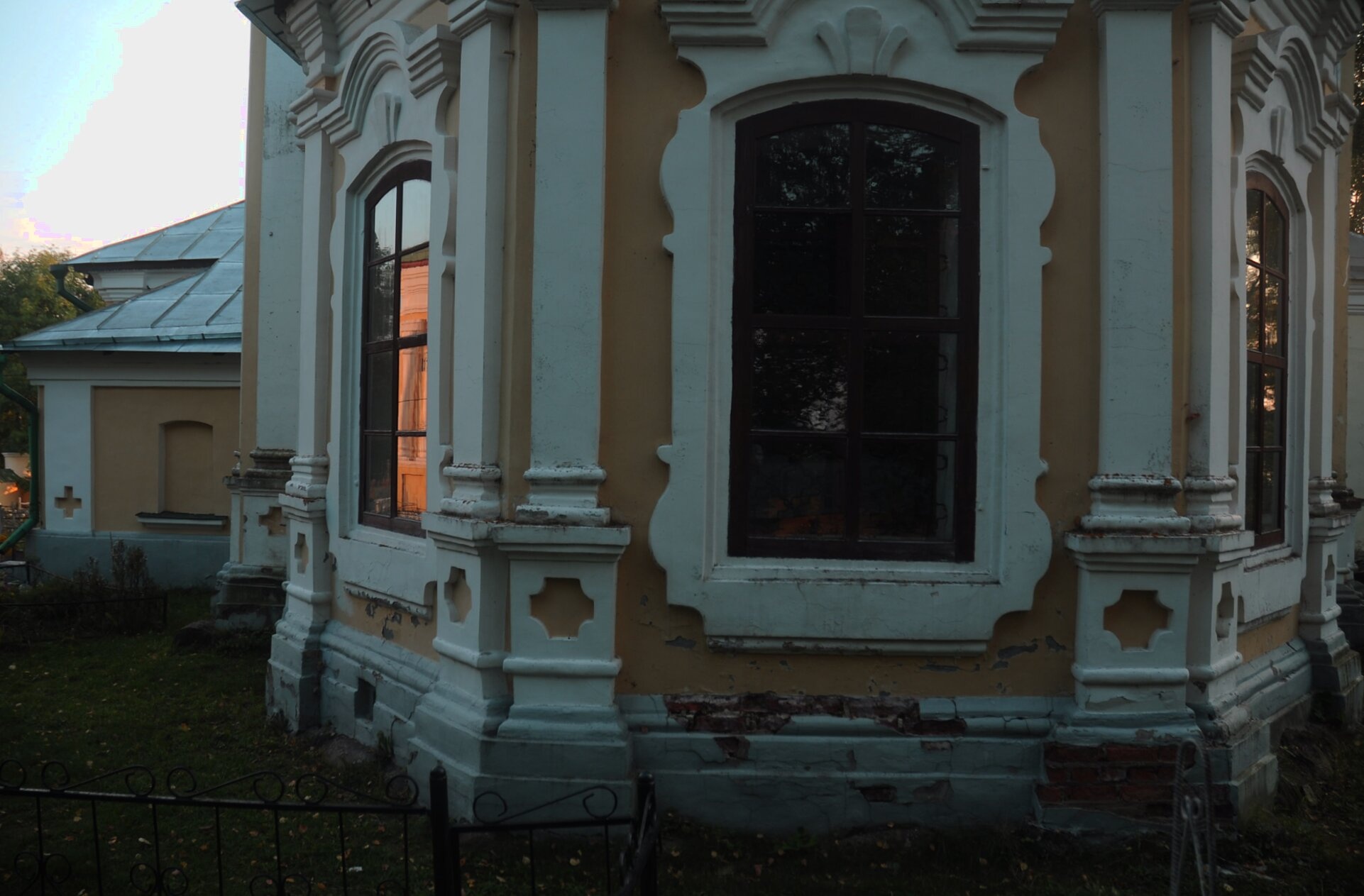 Успенская церковь в селе Николо-Рожок - архитектурный фрагмент