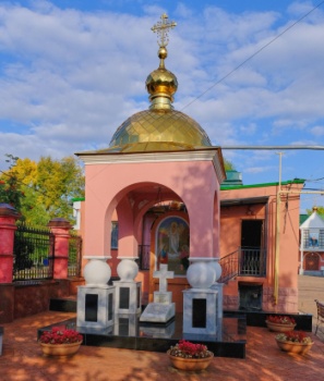 Часовня на территории Свято-Троицкого собора в Ижевске