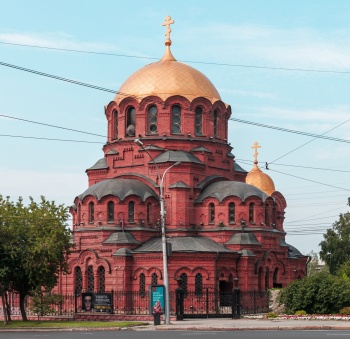 Собор Александра Невского в Новосибирске — история и архитектура на фото