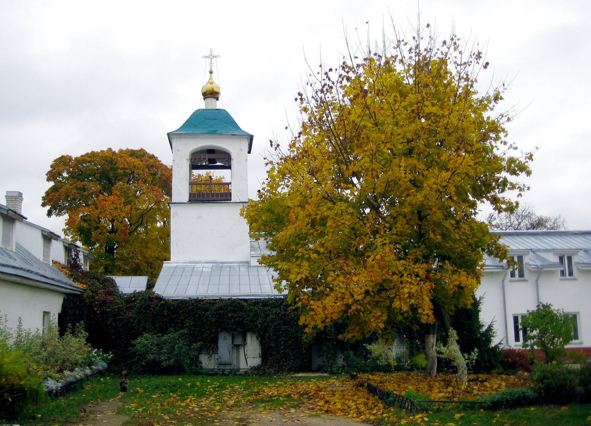 Снетогорский монастырь в Пскове - осенняя фотография