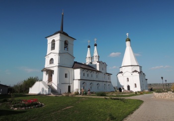 Спасо-Преображенский Воротынский монастырь на реке Угре