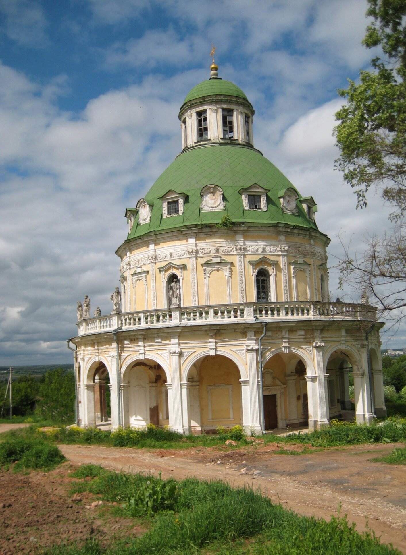 Крестовоздвиженская церковь в Дарне