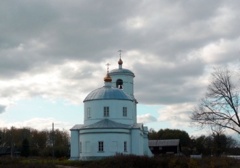 Церковь Боголюбской иконы Божией Матери в селе Трехсвятское