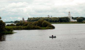 Вид на Юрьев монастырь с Рюрикова Городища