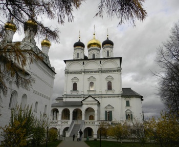 Успенский собор Иосифо-Волоцкого монастыря на фотографии