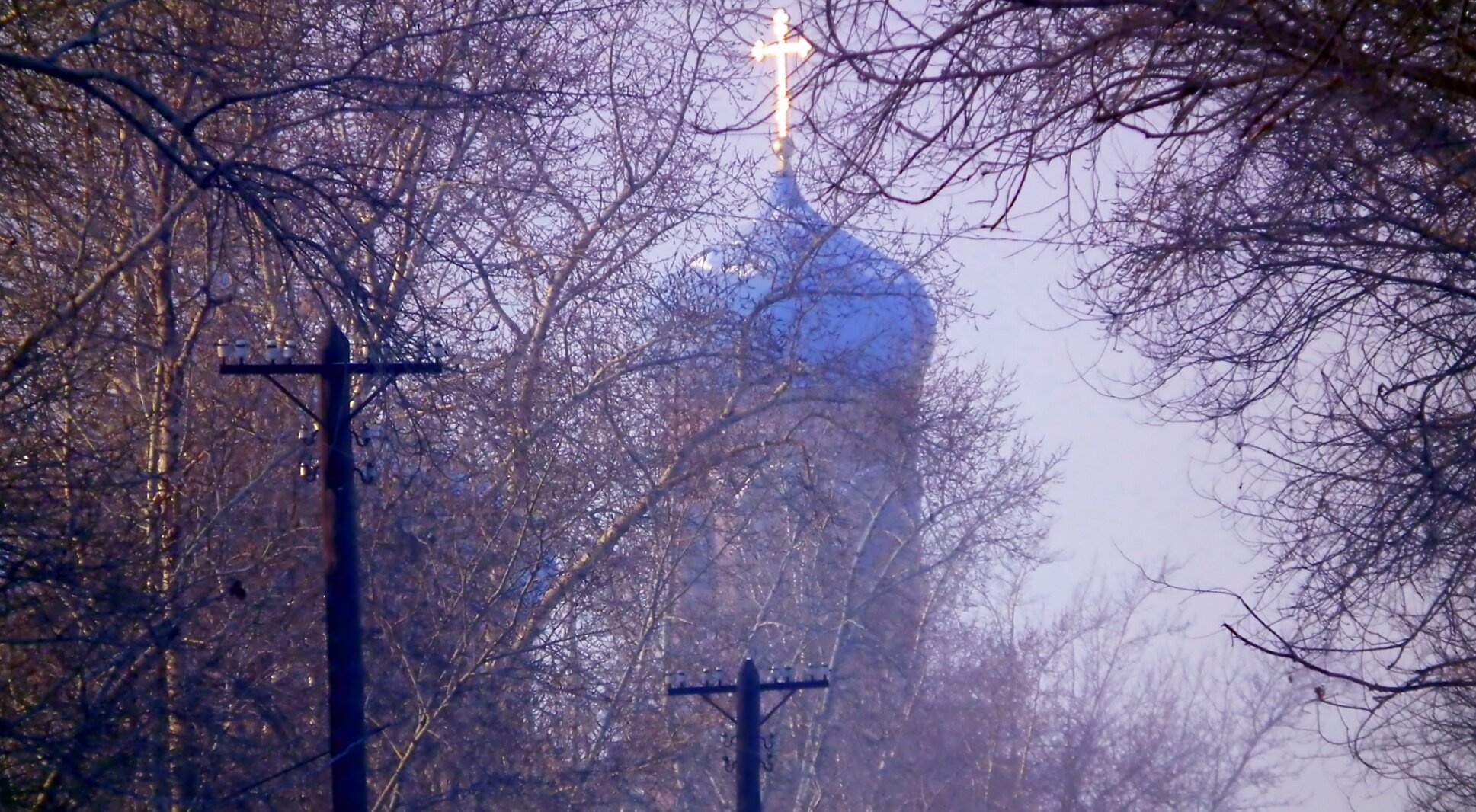 Покровский кафедральный собор в Барнауле в зимний период
