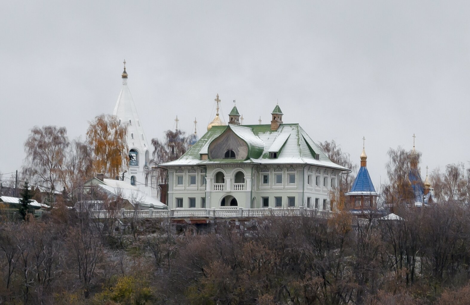 Введенский собор и дом купца Кадомцева в Чебоксарах