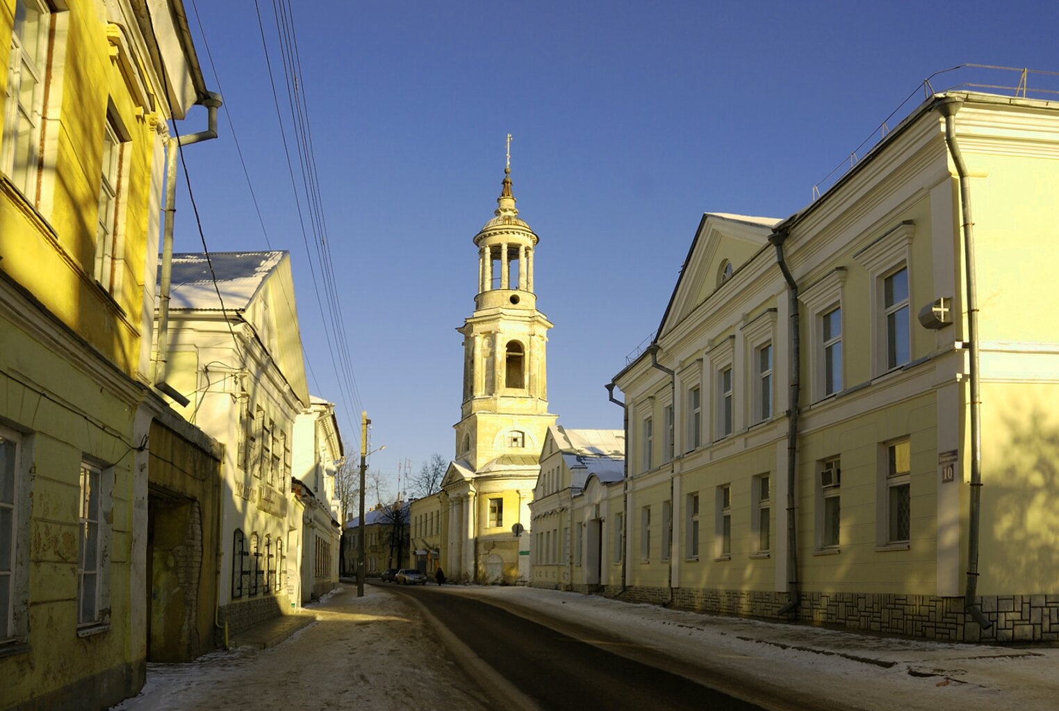 Колокольня Климентовской церкви в Торжке — зимний вид