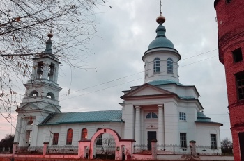 Храм Живоначальной Троицы в поселке Досчатое