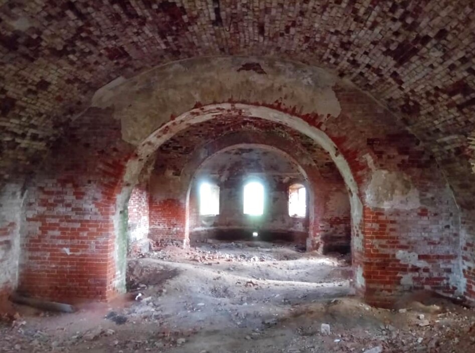 Интерьер Церкви Воскресения Словущего в селе Лахость