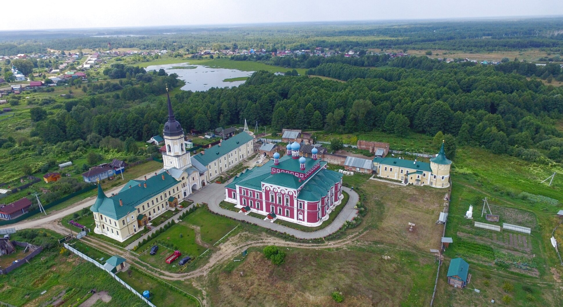 Николо-Радовицкий мужской монастырь с высоты птичьего полёта