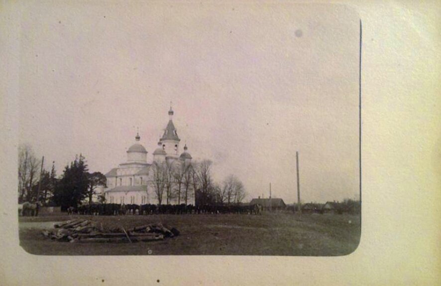 Церковь Покрова Пресвятой Богородицы в Кривошине на исторической фотографии 1915-1918 годов