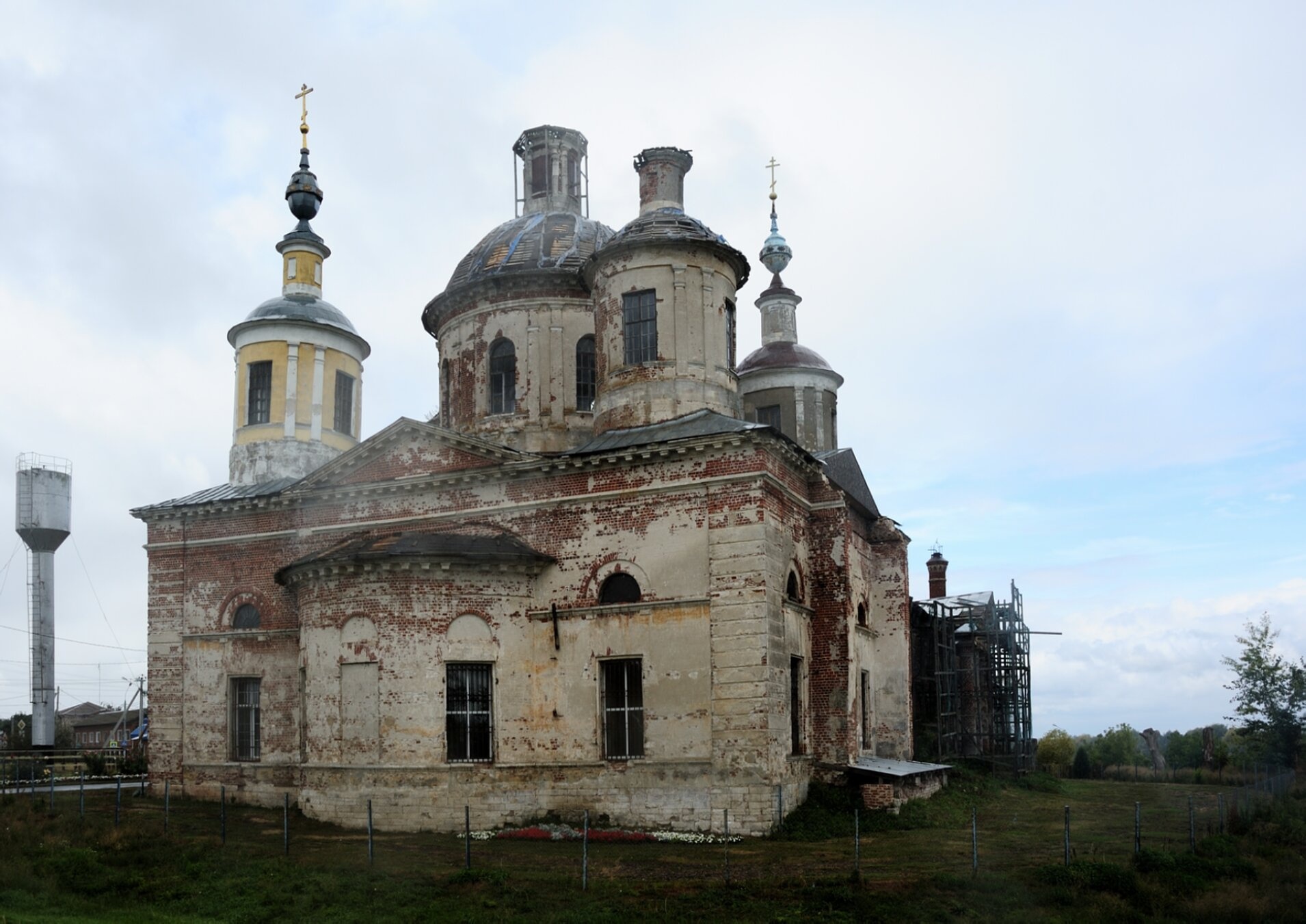 Церковь Воскресения Христова в селе Ловцы