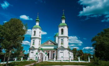 Храм Воскресения Христова в селе Молоди