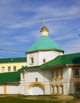 Надвратная церковь Феодора Стратилата в Свято-Троицком монастыре Чебоксар