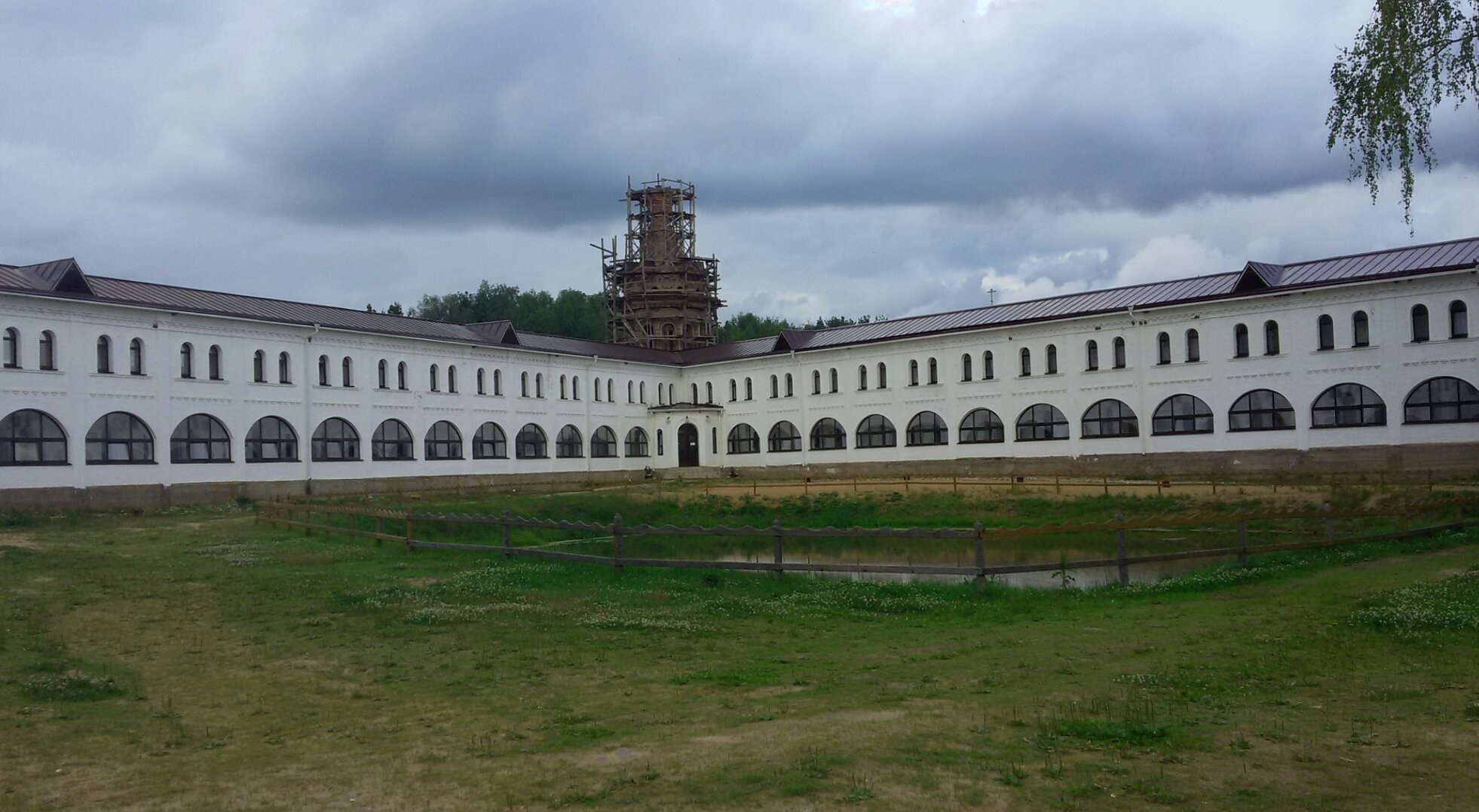 Внутренний двор Николо-Сольбинского женского монастыря
